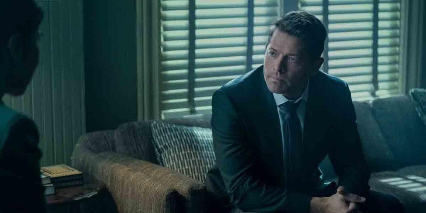 Misha Collins dans le rôle de Harvey Dent Two-Face dans Gotham Knights