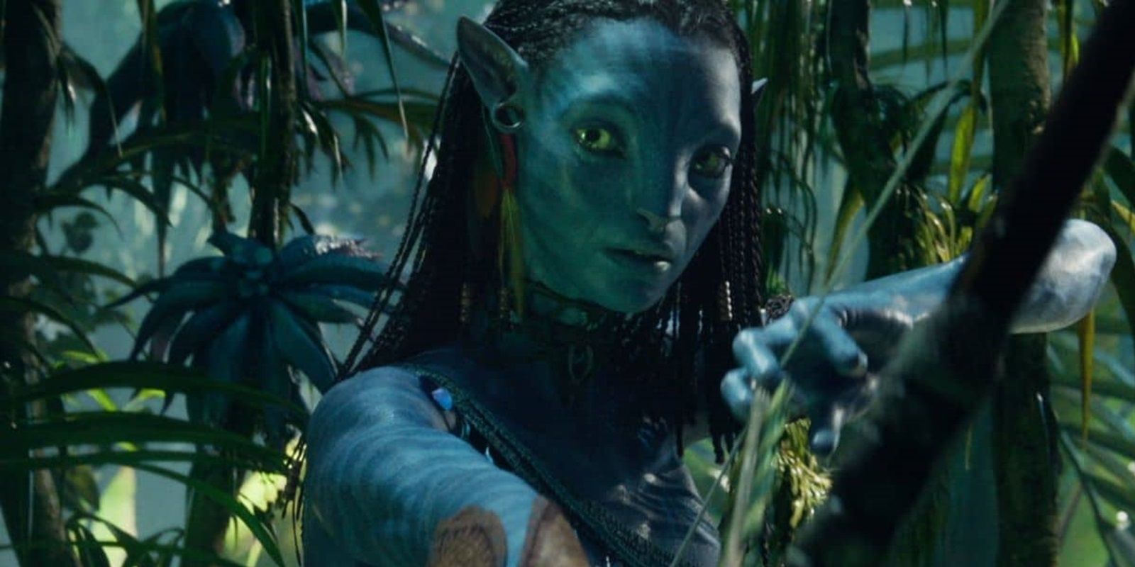 Neytiri with a bow and arrow in Avatar The Way of Water
