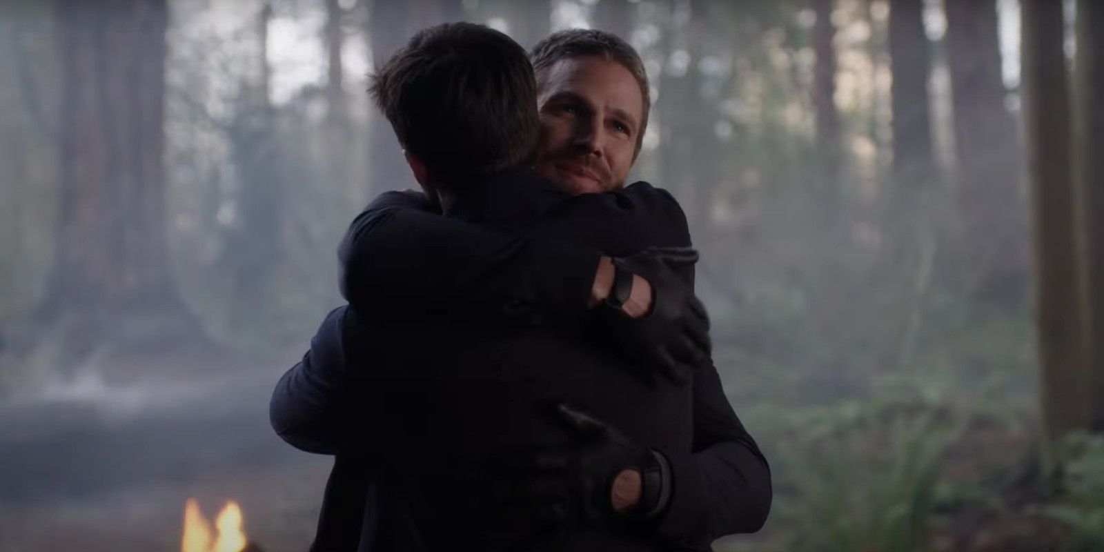 Oliver Queen Hugs Barry Allen In The Flash Season 9