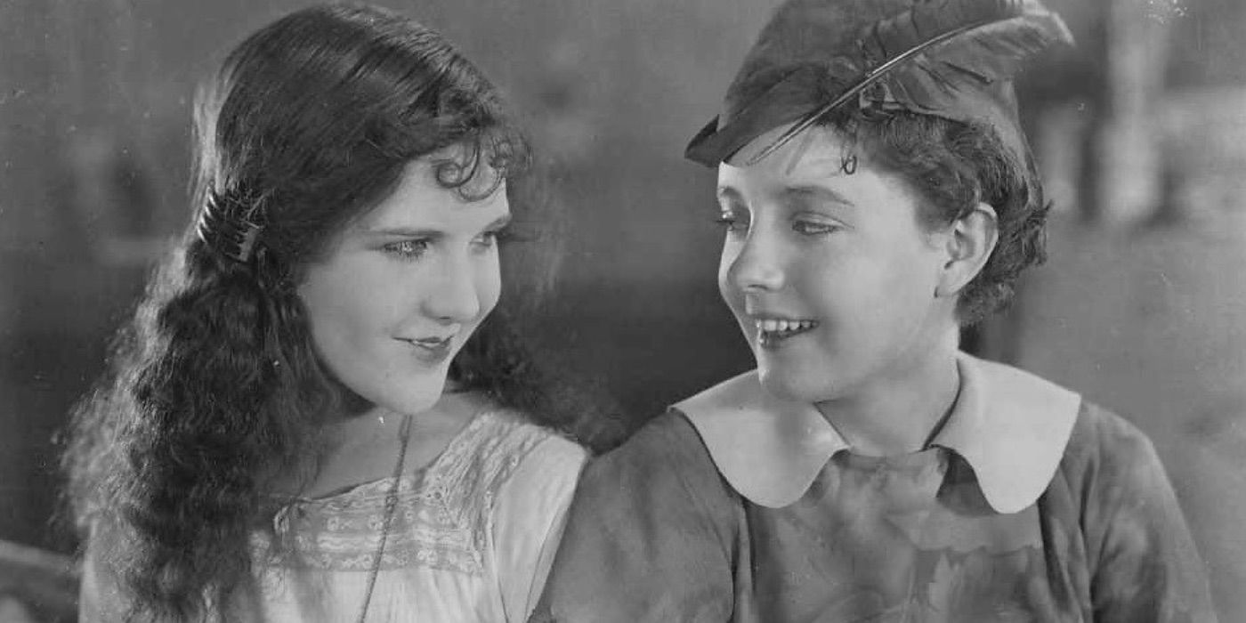 Peter and Wendy smile at each other in Peter Pan 1924