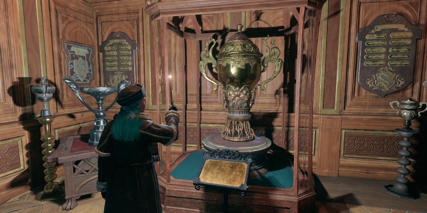 A player standing and looking at the Herbology Award in the trophy room in Hogwarts Legacy.