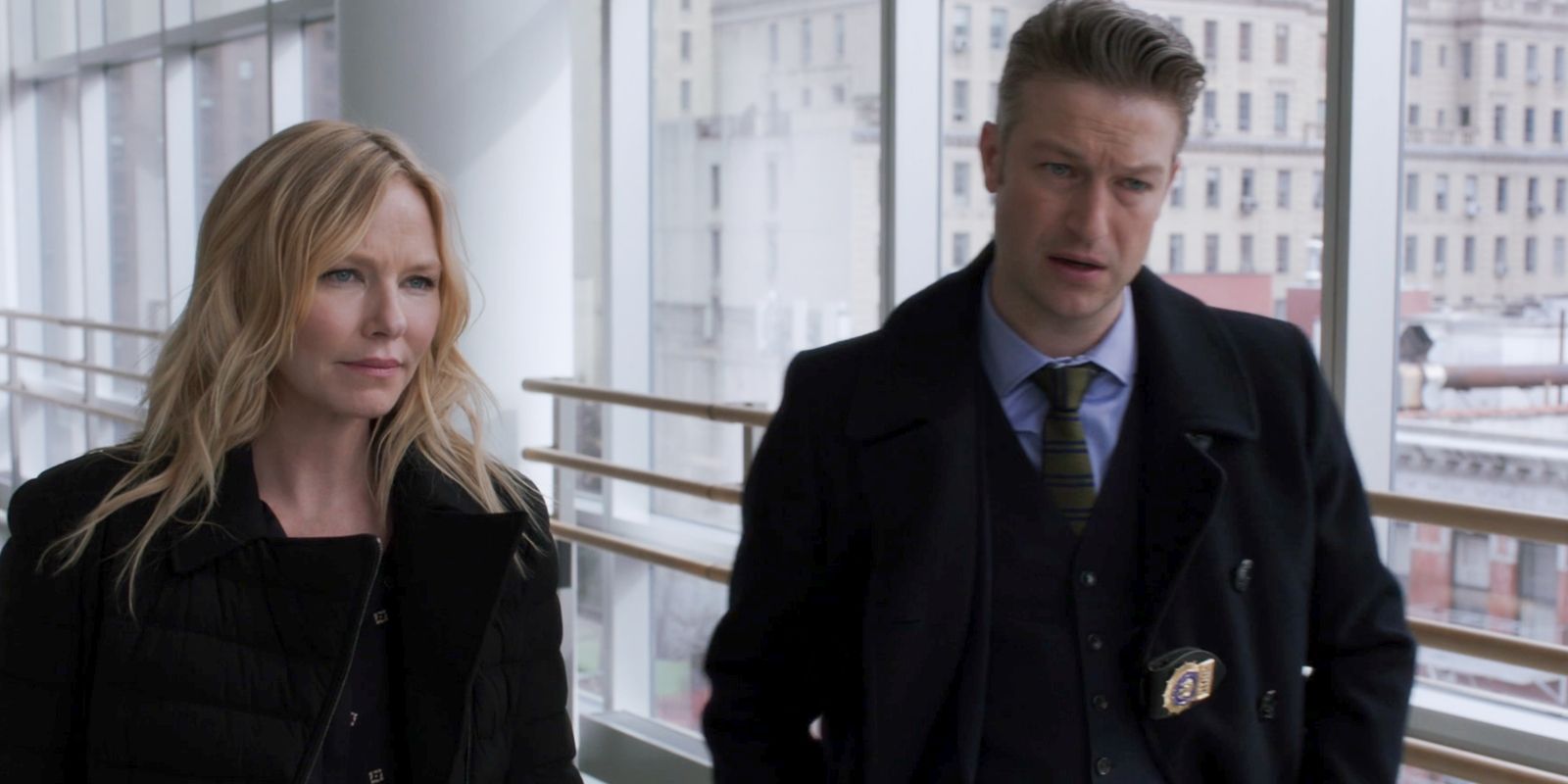 Gravidez De Rollins Sugere Que Kelli Giddish N O Est Deixando Law Order Totalmente Para Tr S