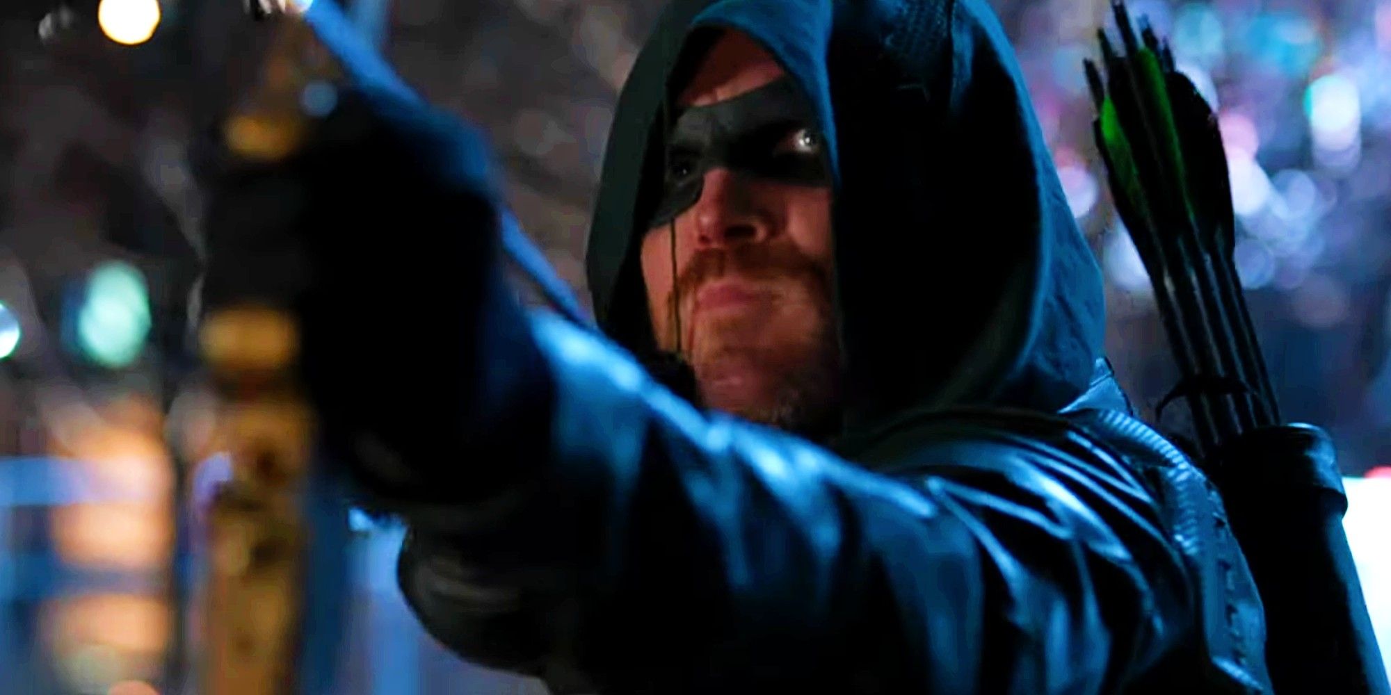 Stephen Amell como Green Arrow en The Flash Temporada 9 Episodio 9