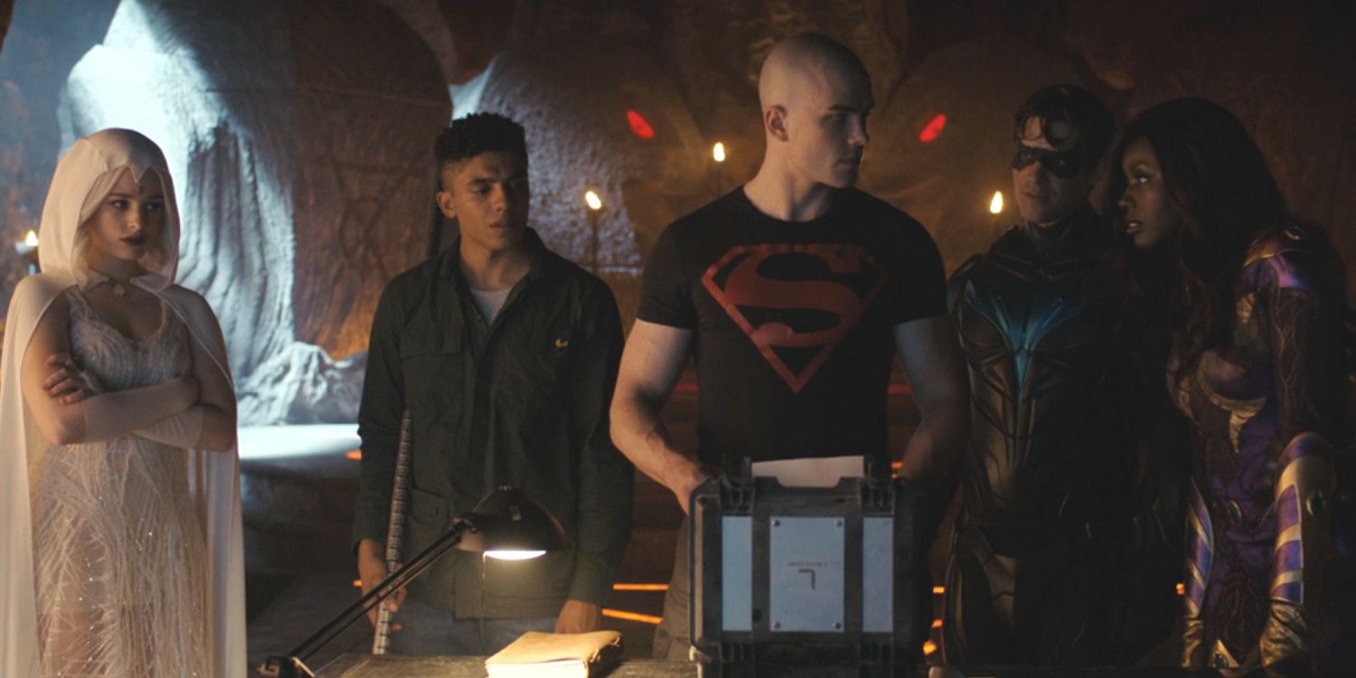 Superboy Reads Lex Luthor's Letter In Titans Season 4