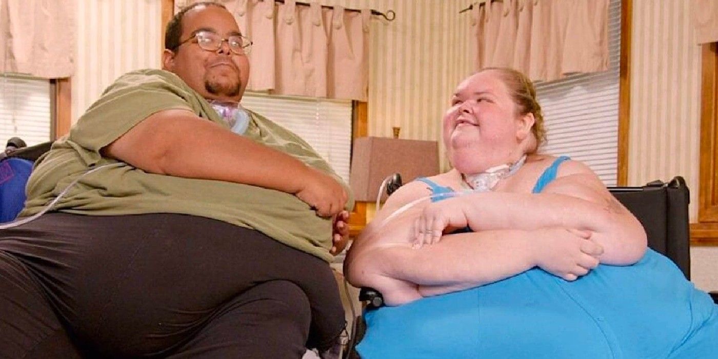 Tammy Slaton and Caleb from 1000-lb Sisters sitting on couch side by side