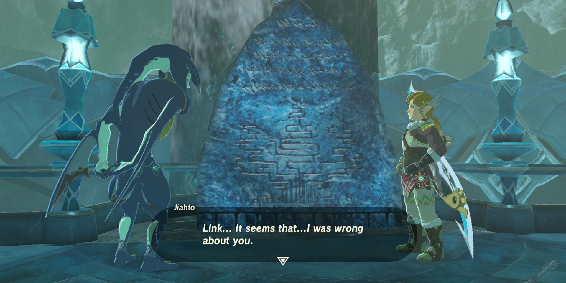 Link dan Jiahto bercakap-cakap di depan monumen batu berukir kuno di Domain Zora.  Jiahto mengatakan, 