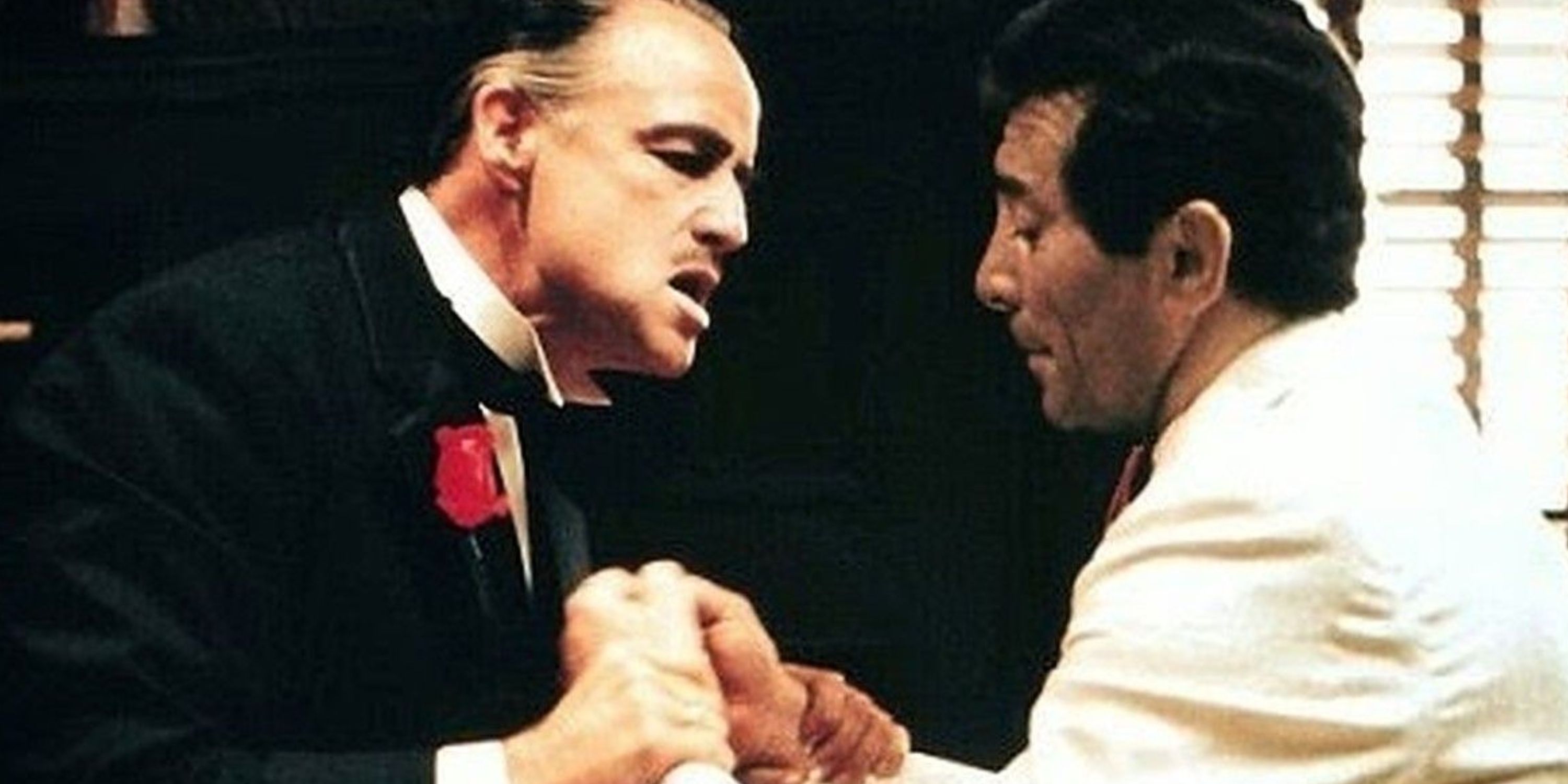 Vito Corleone conversando com Johnny Fontane em O Poderoso Chefão