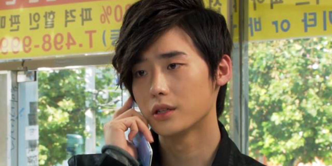 a character on the phone in Secret Garden