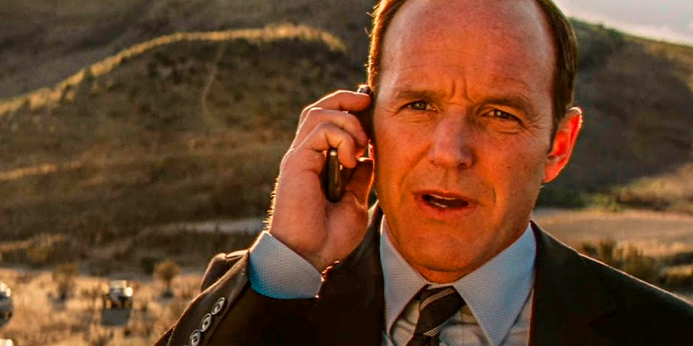 agent coulson finding mjolnir in iron man 2 post credits scene