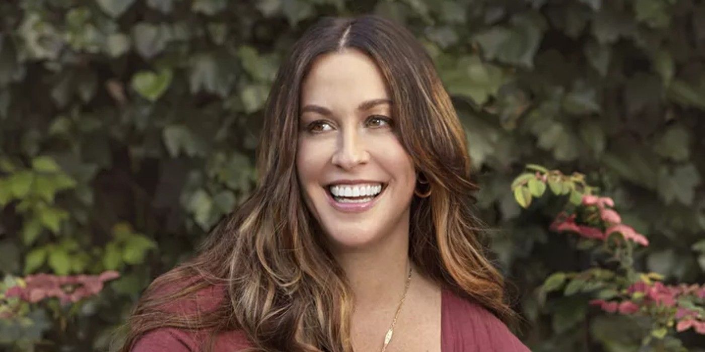 Alanis Morissette smiling