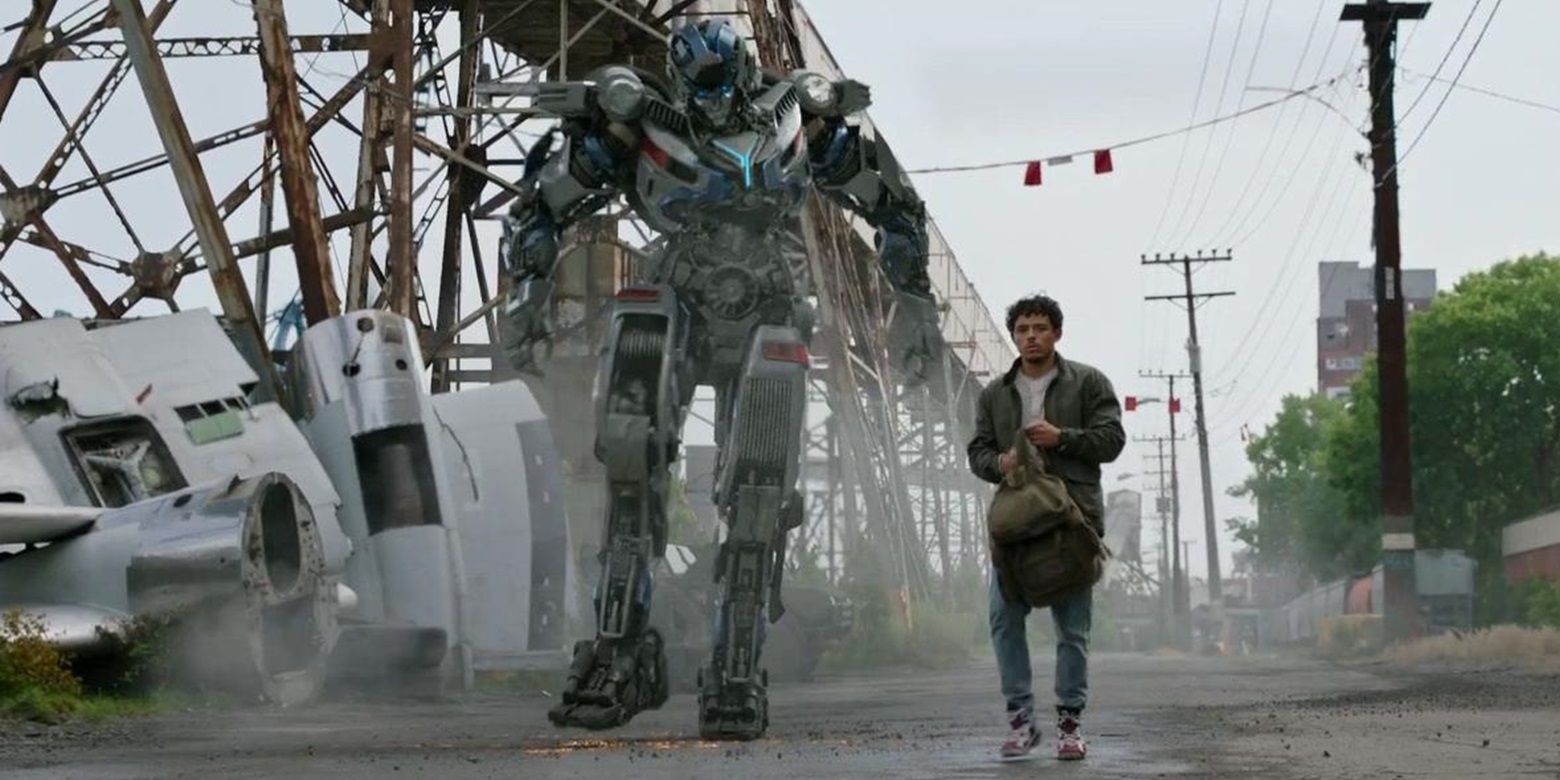 Anthony Ramos with a Transformer in Transformers Rise of the Beasts