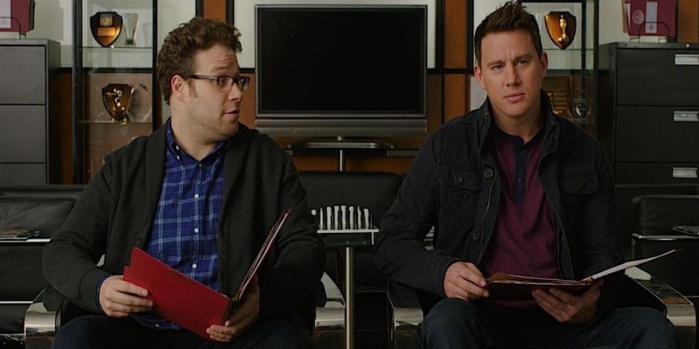 Seth Rogen in a meeting with Channing Tatum in 22 Jump Street