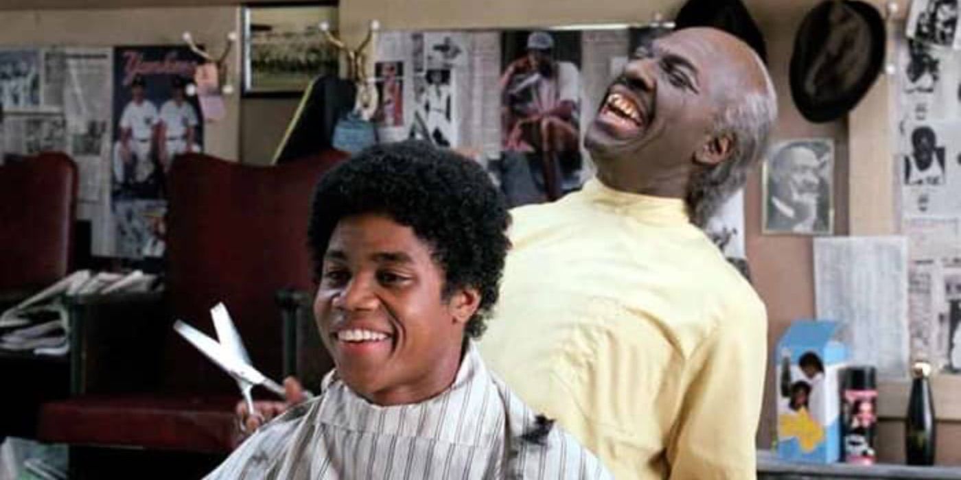 Eddie Murphy laughs with Cuba Gooding Jr. in Coming To America 