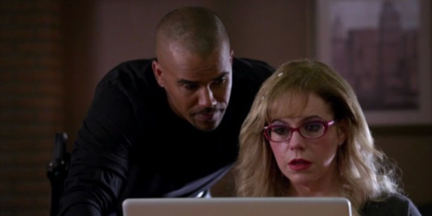Derek and Penelope look intently at a computer screen in Criminal Minds