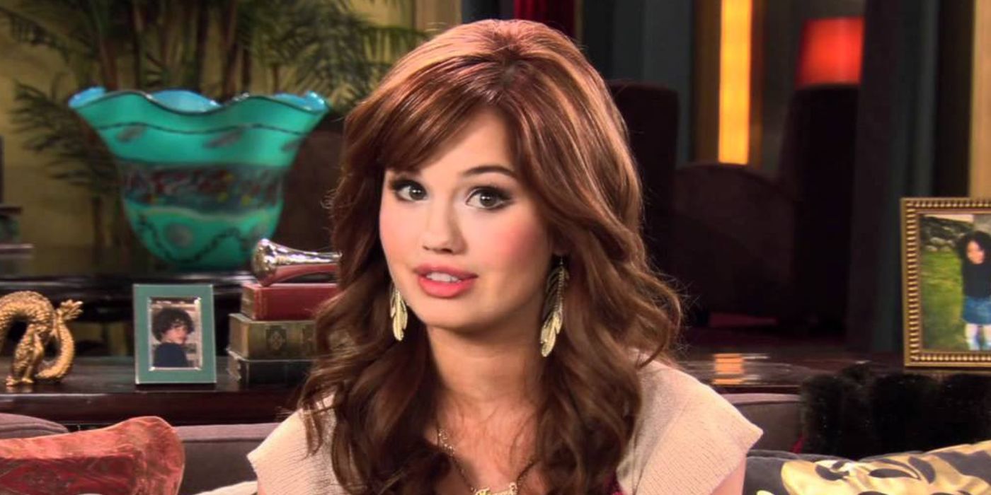 Debby Ryan talking to the camera in Jessie