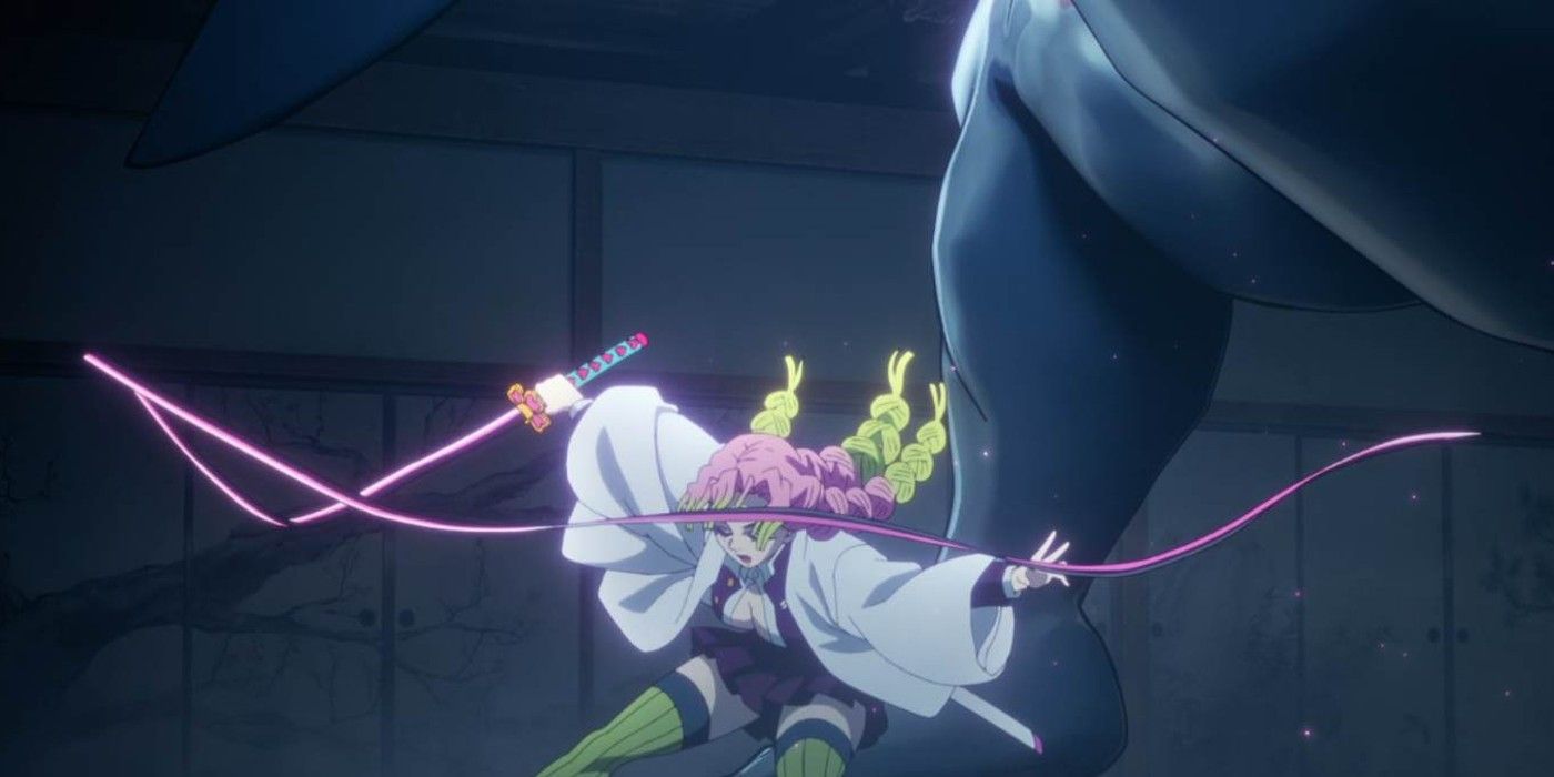 Demon Slayer's Love Hashira, Mitsuri Kanroji fighting with her blade. 