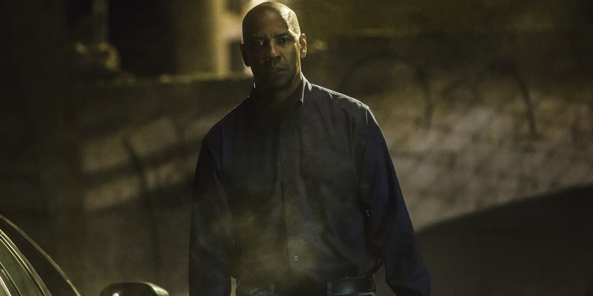 Denzel Washington on the street at night in The Equalizer