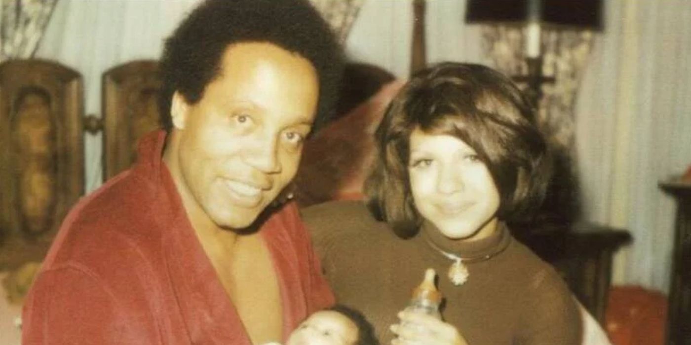 Frank Lucas sitting with his wife and baby.