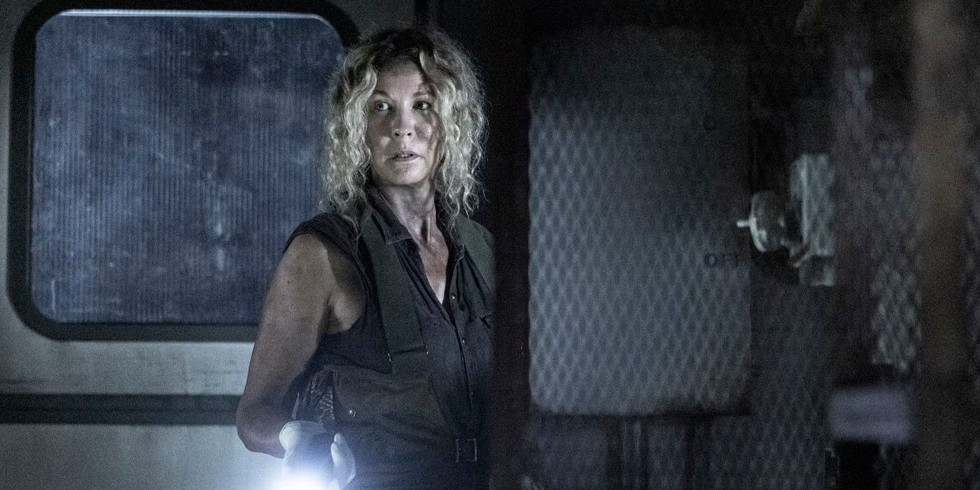 Jenna Elfman as June in train in Fear The Walking Dead