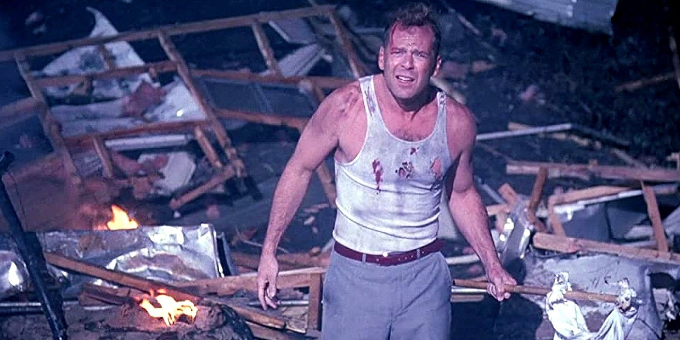 John Mcclane de pie entre los escombros en Die Hard