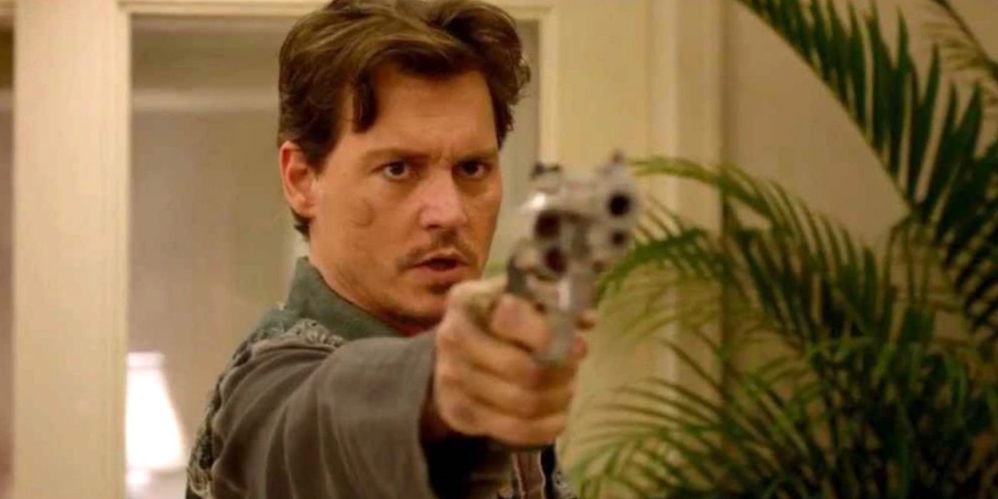 Johnny Depp apunta con un arma en el número 21 de Jump Street