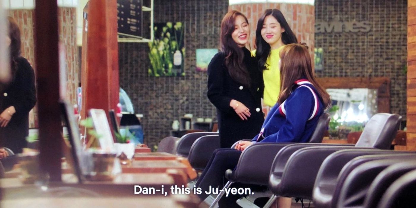 Ju-yeon being introduced to Dan-i in Romance is a Bonus Book