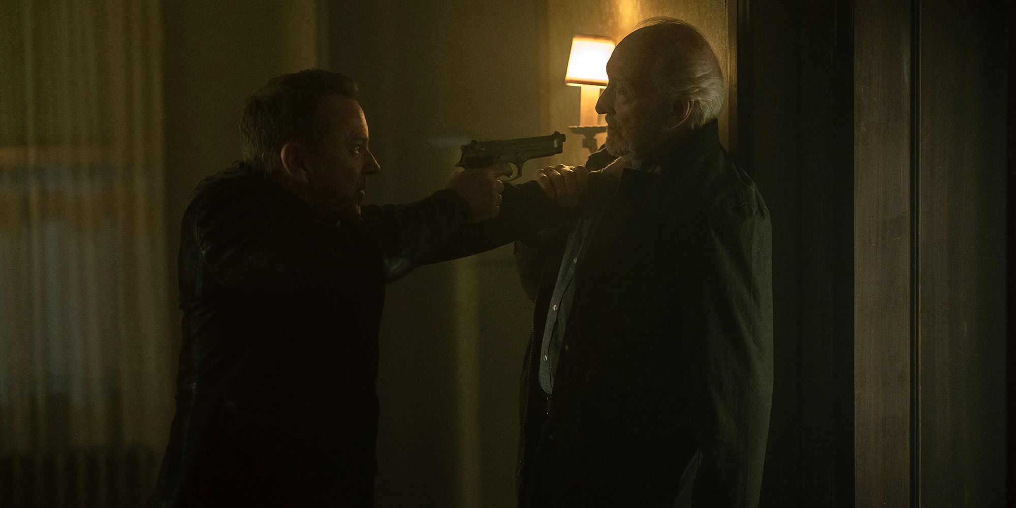 kiefer sutherland & charles dance in rabbit hole season 1 episode 7