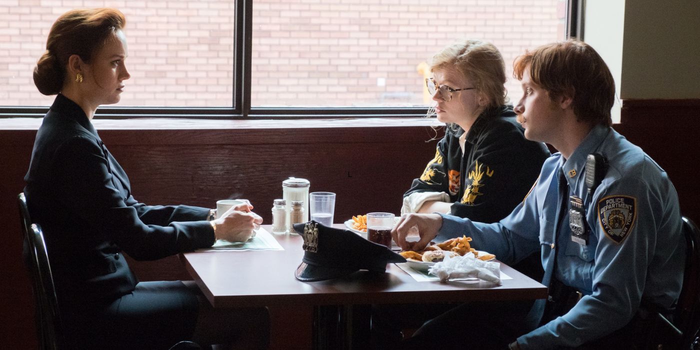 Lori, Brian and Jeannette sitting at a diner table in The Glass Castle