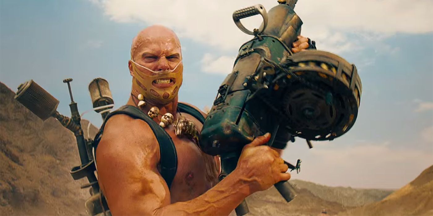 Rictus Erectus sostiene un arma enorme en Mad Max Fury Road 