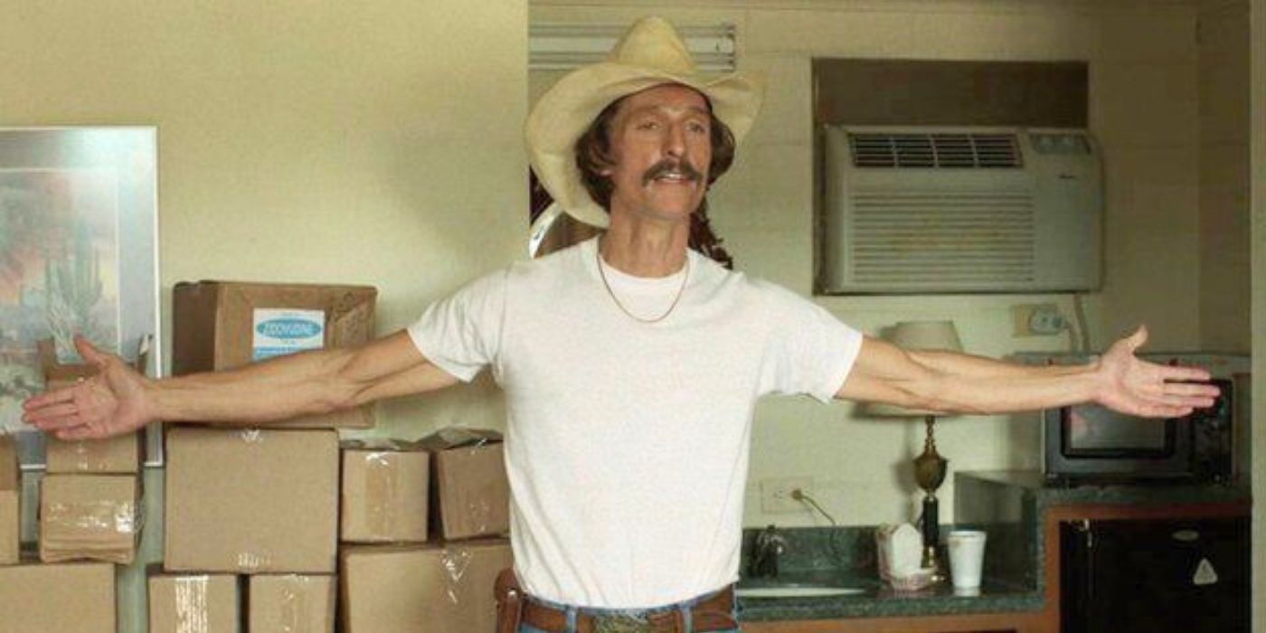 Matthew McConaughey standing with his arms open in Dallas Buyers Club
