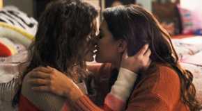 Max and Sophie kiss in Ginny & Georgia