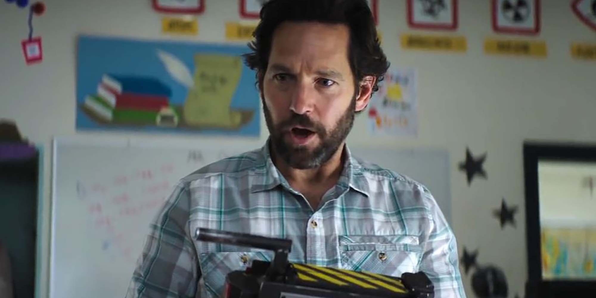 Paul Rudd with a ghost trap in Ghostbusters Afterlife