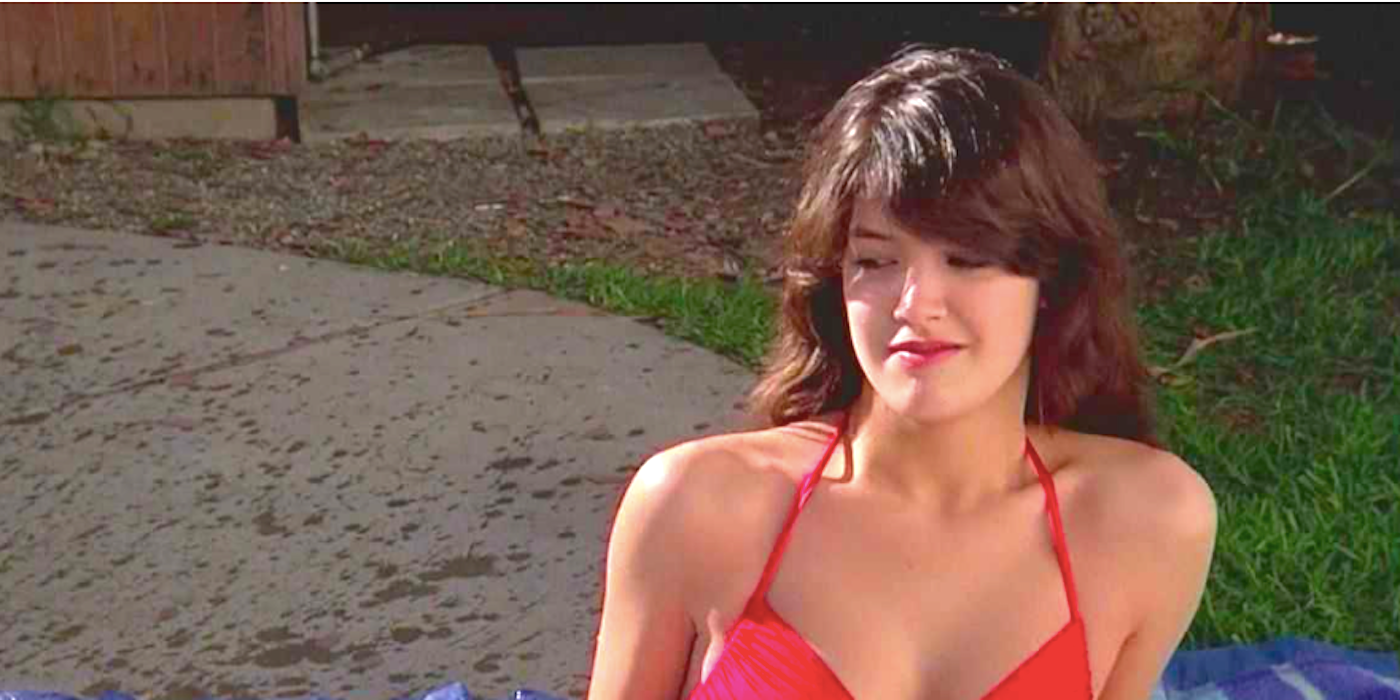 How Phoebe Cates Felt About Her Fast Times At Ridgemont High Red Bikini  Scene