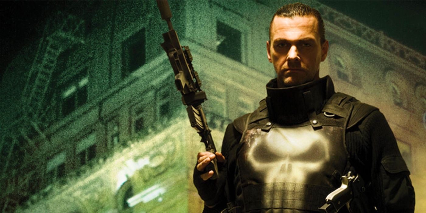 Ray Stevenson as Frank Castle/The Punisher holding a gun in Punisher War Zone