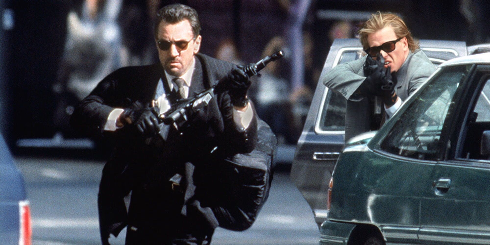 Robert De Niro and Val Kilmer with assault rifles in Heat