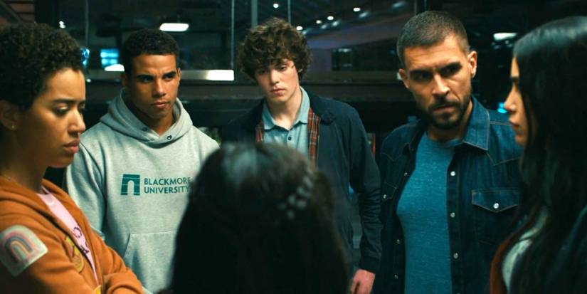 Sam, Tara, Mindy, Chad, Danny, and Ethan standing together in Scream 6