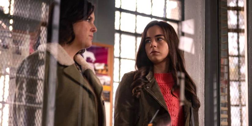 Shauna and Callie walk into the police station on Yellowjackets