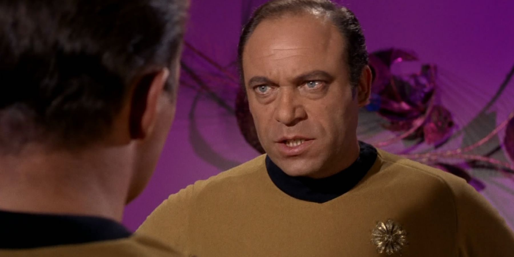 Malachi Throne como el comodoro Méndez en Star Trek: TOS