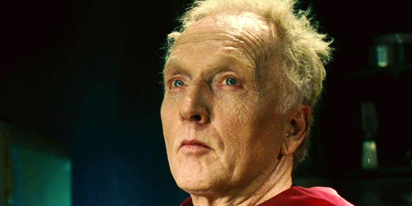 Tobin Bell as Jigsaw with hood down in Saw