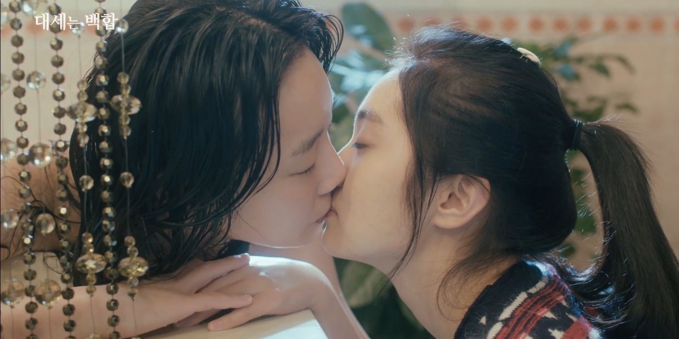 two characters kissing in Lily Fever