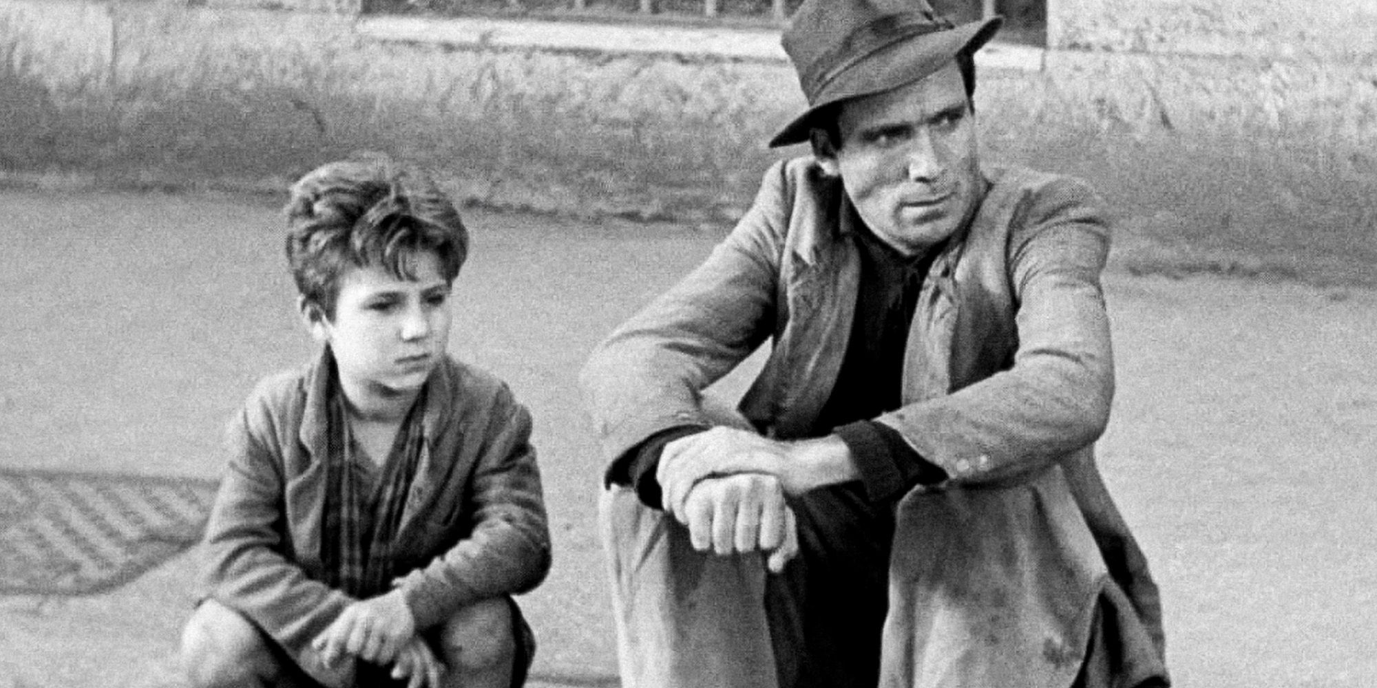 Antonio and Bruno at the side of the road in Bicycle Thieves