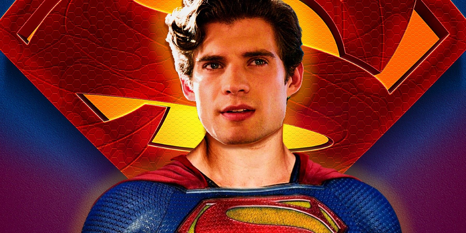 Montagem de David Corenswet como Superman com o escudo do Superman atrás dele.