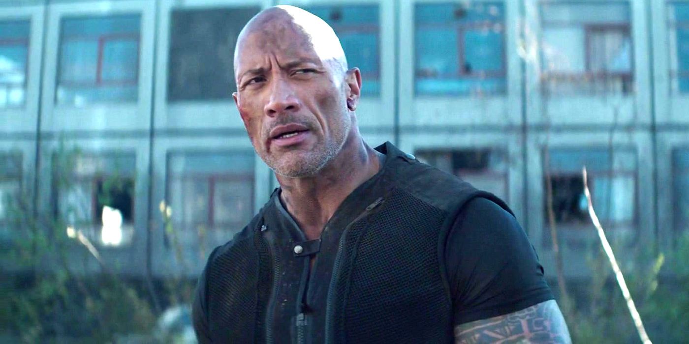 Dwayne Johnson coberto de sujeira em Hobbs e Shaw