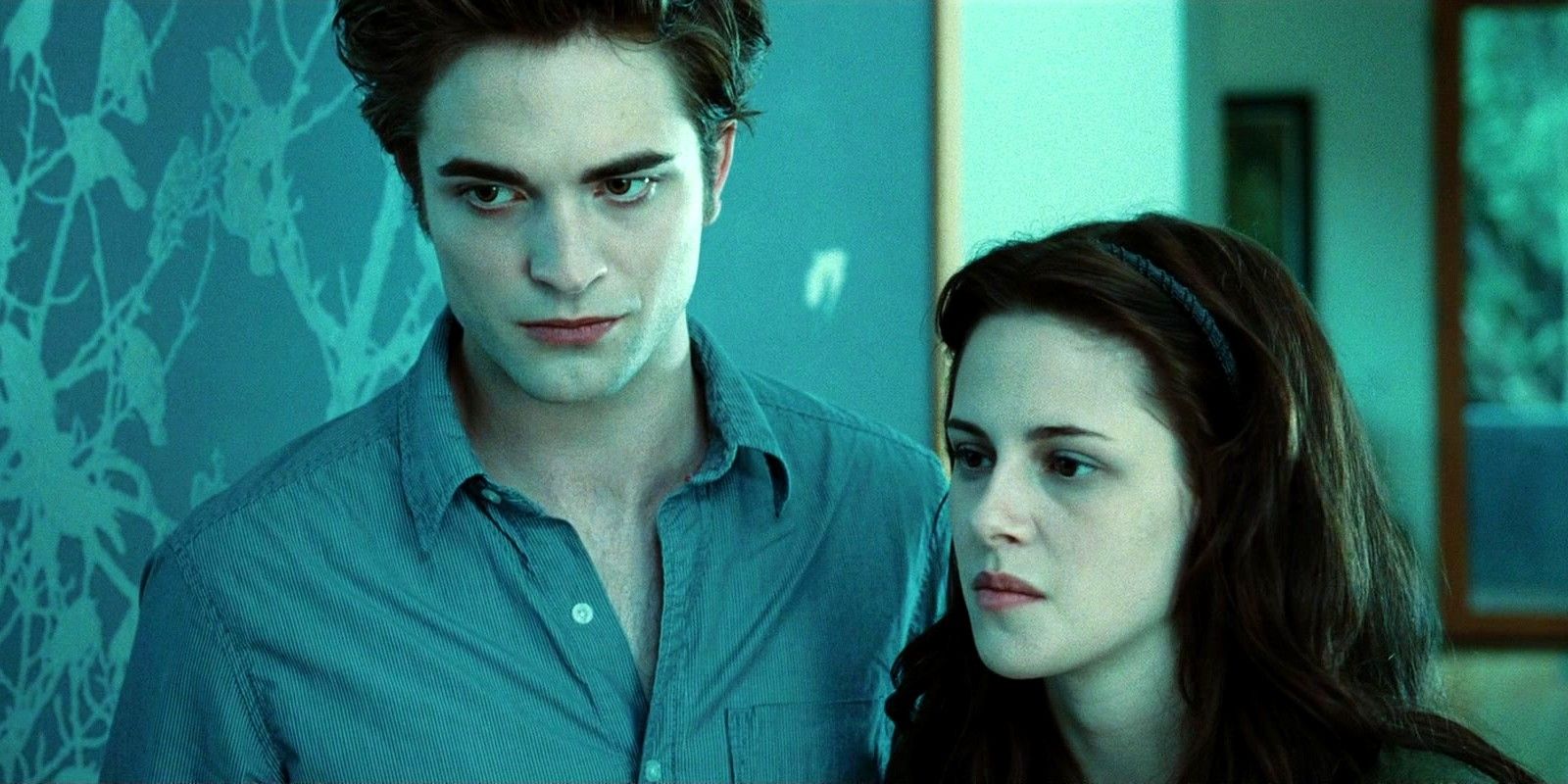 Edward (Robert Pattinson) and Bella (Kristen Stewart) standing together in his house in Twilight