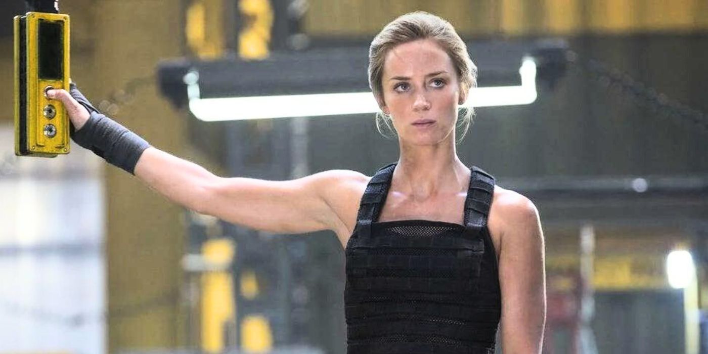 Emily Blunt pressing a button in Edge of Tomorrow