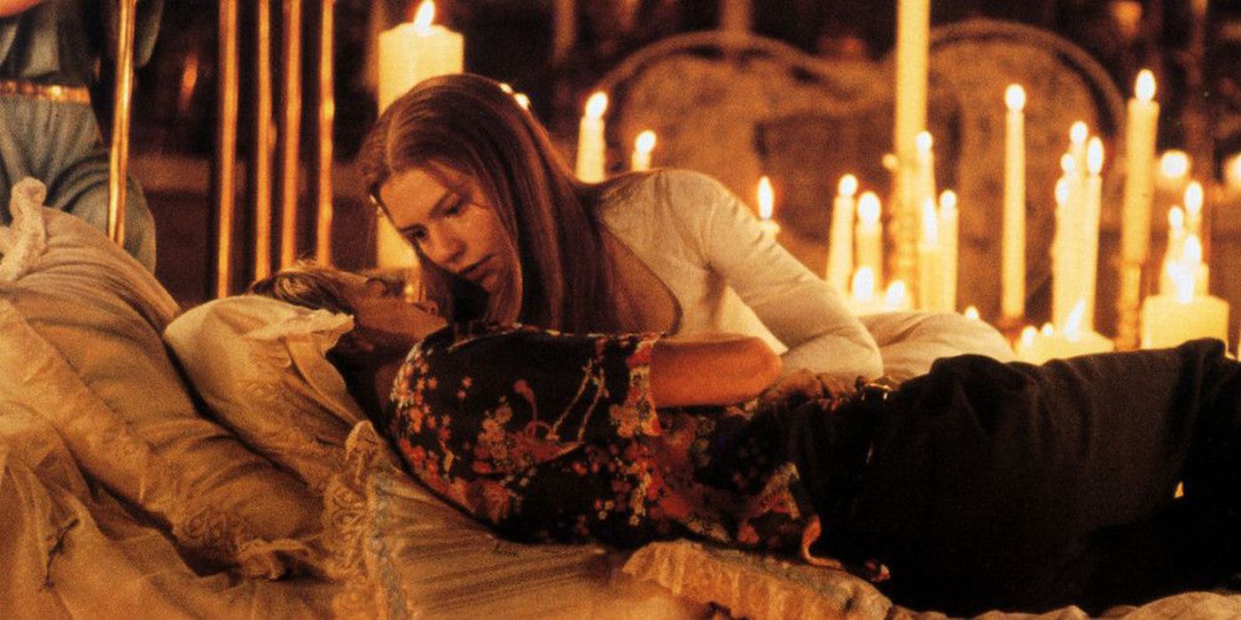 Juliet holds a dying Romeo in the 1996 movie, Romeo + Juliet.