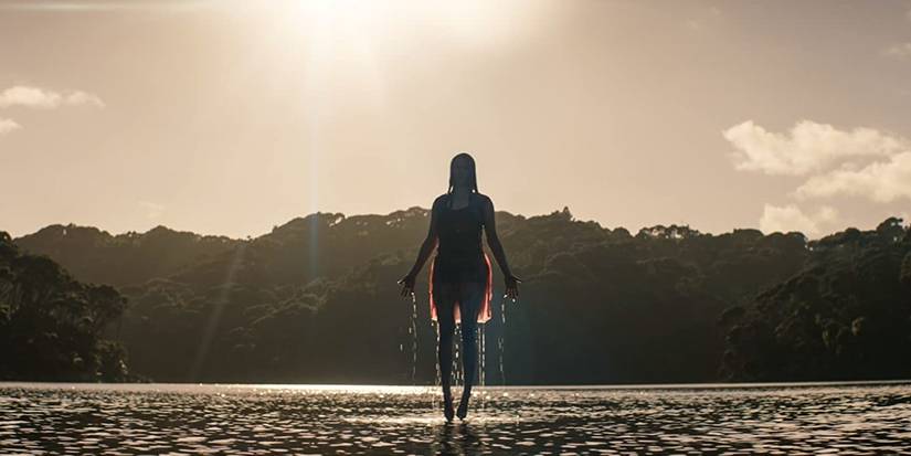 A ᴅᴇᴀᴅite rising from the water in Evil ᴅᴇᴀᴅ Rise