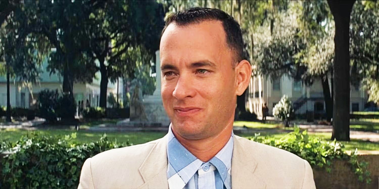 Tom Hanks como Forrest Gump sorrindo no banco