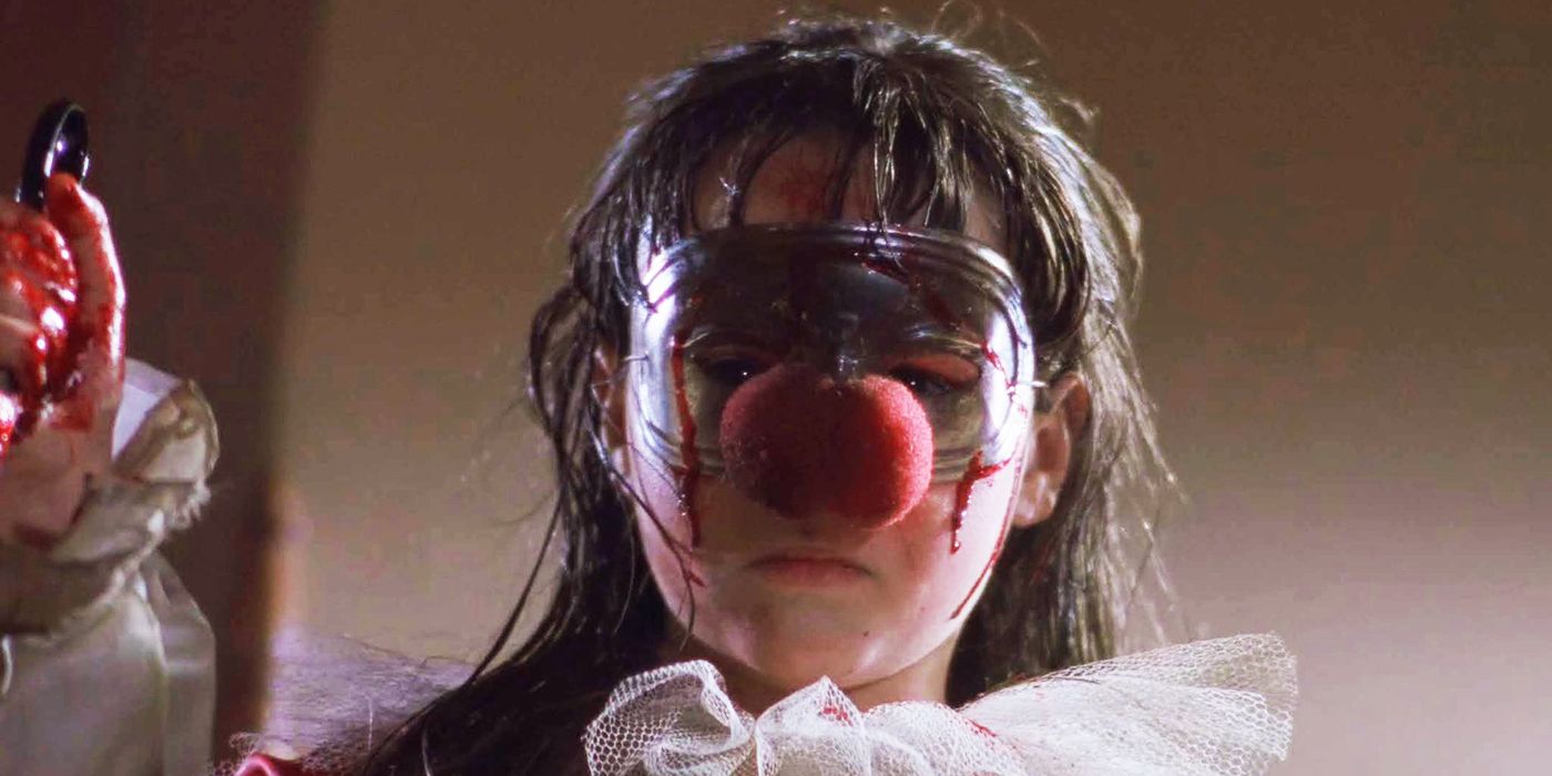 Halloween 4 Jamie Lloyd dressed as a clown and holding a bloodied knife