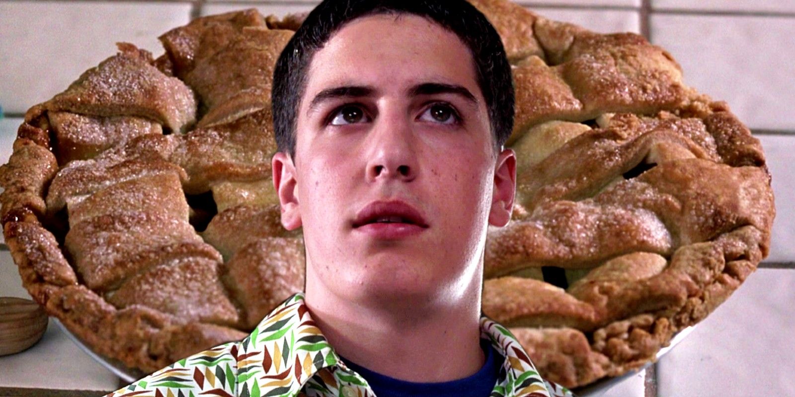 Jason Biggs in the movie American Pie with the infamous apple pie behind him